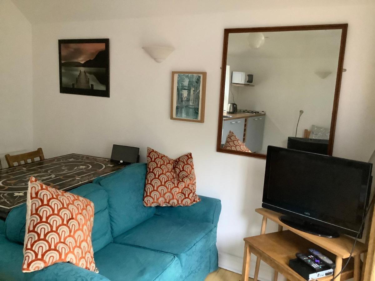 Primrose Villa Self Catering Bnb Монмут Экстерьер фото