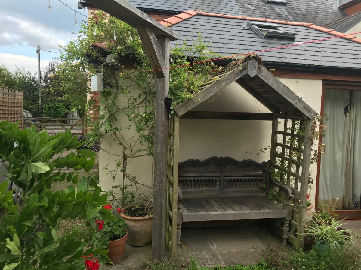 Primrose Villa Self Catering Bnb Монмут Экстерьер фото